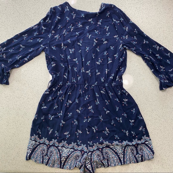 Blue Floral Romper with 3/4 sleeves- women size L - Picture 9 of 10